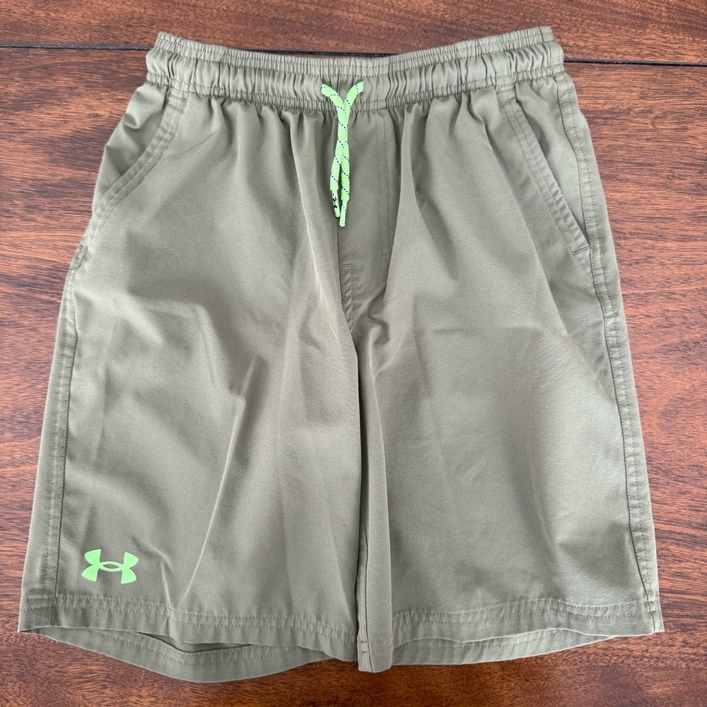 Under Armour Olive Green Shorts (Kids L)